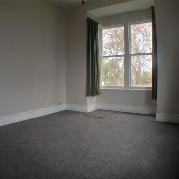 West End - 4 Bedrooms - Photo 1