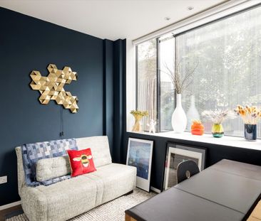 A striking contemporary home in the heart of NW3, offering beautifu... - Photo 3