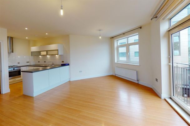 Goldsworth Road, Woking, Surrey, GU21 6JY - Photo 1