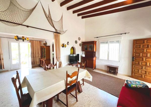 Villa for rent in Javea with 3 bedrooms and private pool