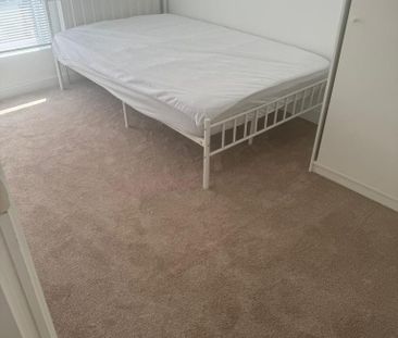 3 bedroom flat share to rent - Photo 2