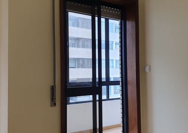 Apartamento T3 situado na zona residencial da Forca, em Aveiro.