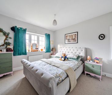 4 bedroom detached house to rent - Photo 2