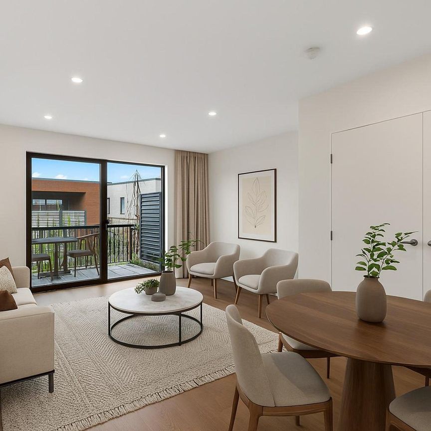 Modern living in Glen Eden / Oratia - Photo 1