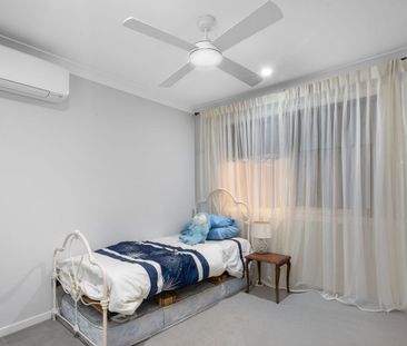 Family Home with solar and extra space for trailer, boat or caravan - Photo 4