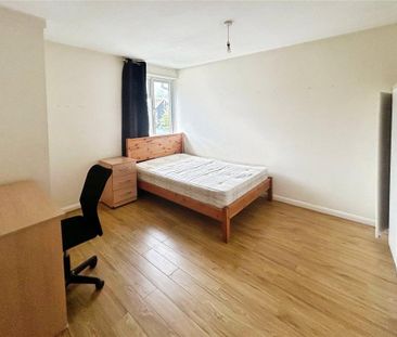 4 bedroom end of terrace house to rent - Photo 4