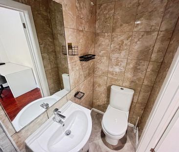 1 bedroom in a house share to rent - Photo 5