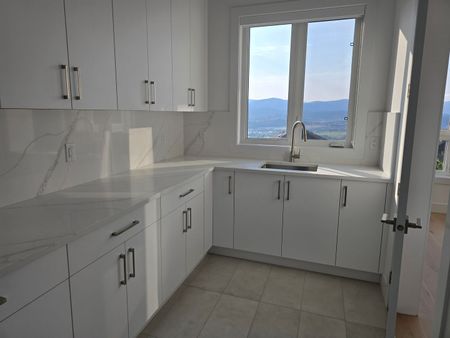 Executive 6 Bed Home in Tower Ranch - Photo 5
