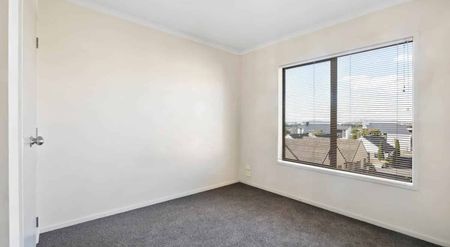 2 bedroom with double garage for Rent - Photo 3