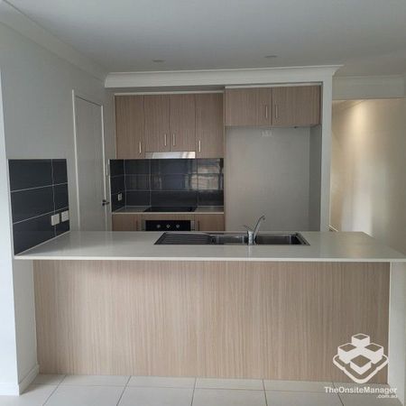 4 bedroom 2 level townhouse - Photo 4