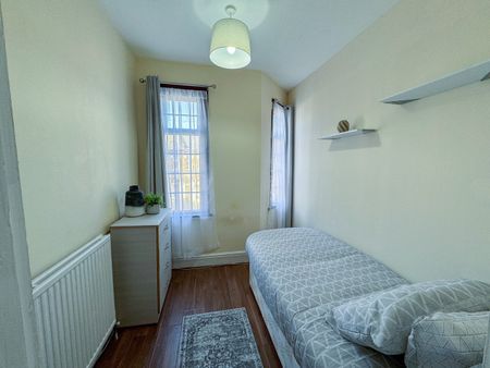 Room in a Shared House, Holland Road, E15 - Photo 5