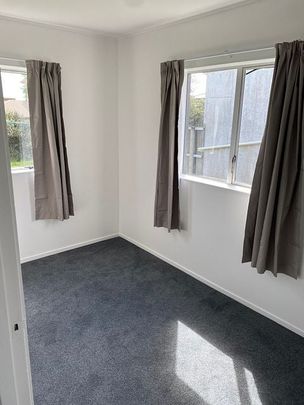 Charming 2BR Flat in Pt Chevalier! - Photo 1