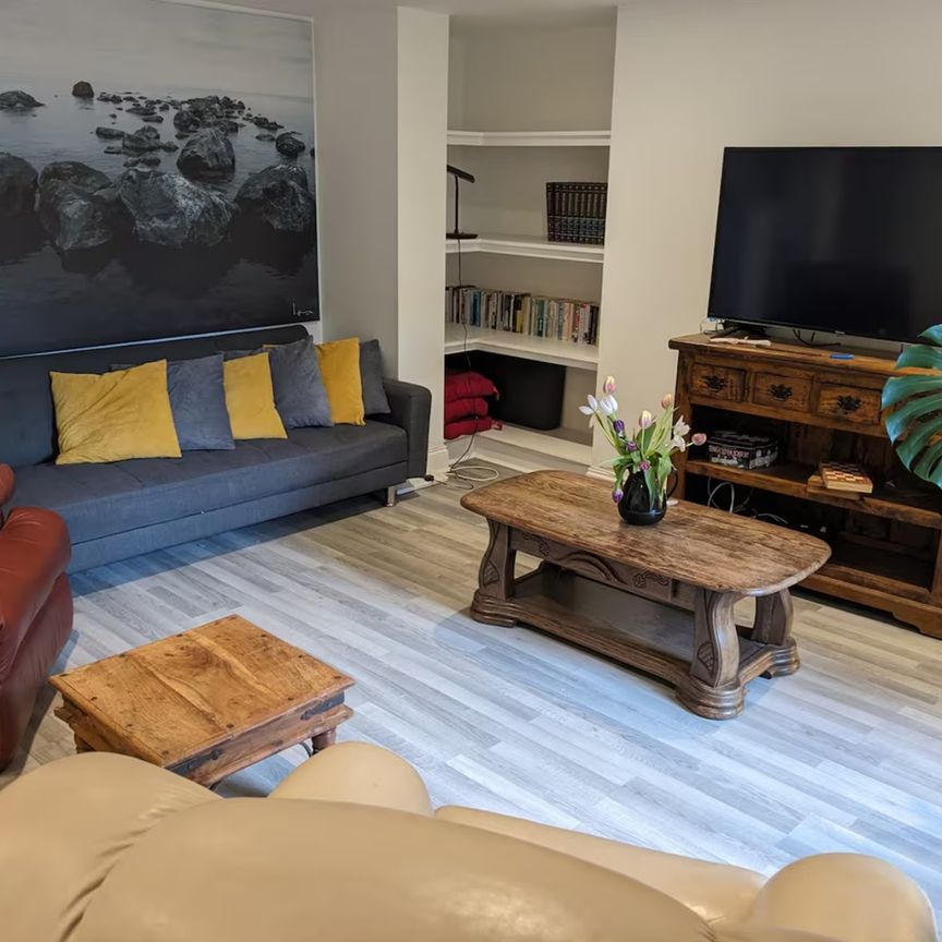 1 Bed Flat, St. Georges Place, BN1 - Photo 1