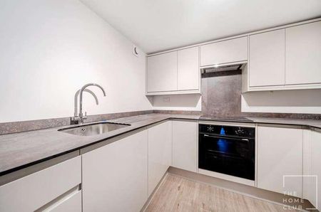 Grosvenor Road, Aldershot, GU11 - Photo 5