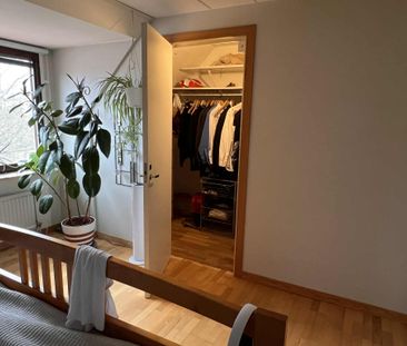 Rapsodivägen, Skogås - Photo 1