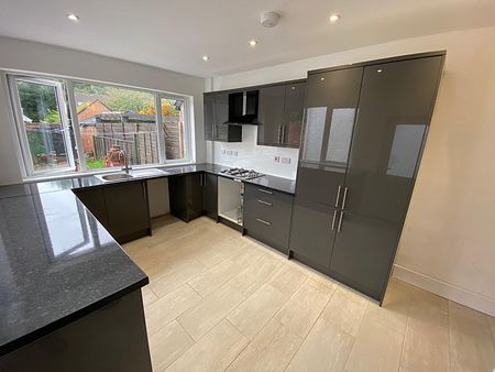 £2,000 PCM, Spacious Newly Refurbished Five Bedroom House with Enclosed Garden in Allensbank Road, Heath, Cardiff, CF14 3QZ - Photo 3