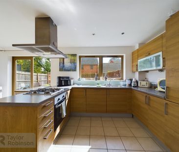 Delrogue Road, Ifield, Crawley - Photo 2