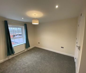 4 bedroom detached house to rent - Photo 4