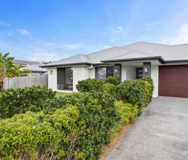Spacious Family Home with Multiple Living Areas, Ducted Air & Garde... - Photo 5