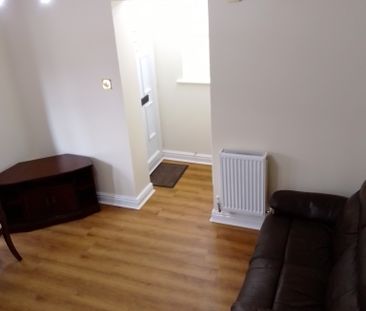 Very Well Presented One Bedroom House for Rent in Farnborough - Photo 1