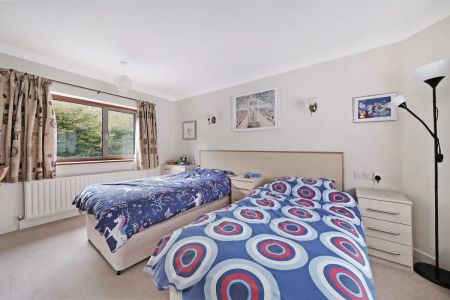 5 bedroom house in Orpington - Photo 3