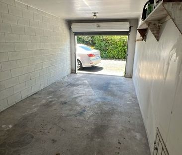 Tidy 2 bedroom brick and tile - Photo 5