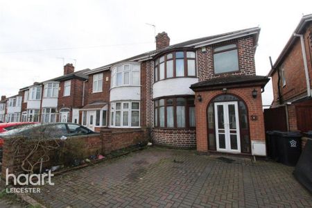 3 bedroom semi-detached house to rent - Photo 2