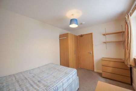 6 bedroom terraced house to rent - Photo 4