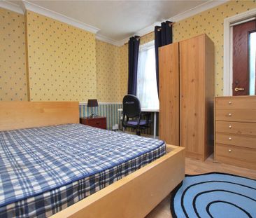 3 bedroom end of terrace house to rent - Photo 4