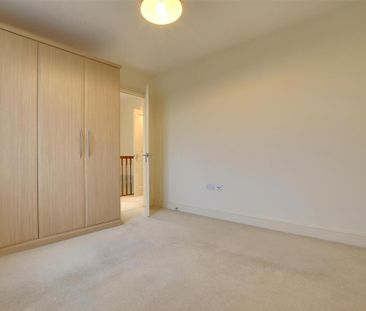 3 bedroom end of terrace house to rent - Photo 3