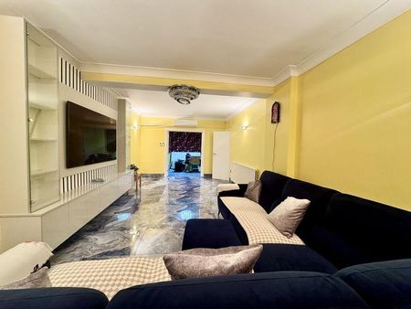 5 bedroom detached house to rent - Photo 2