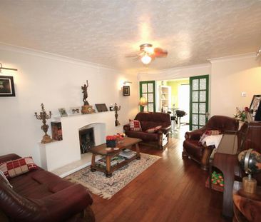 4 bedroom detached house to rent - Photo 1