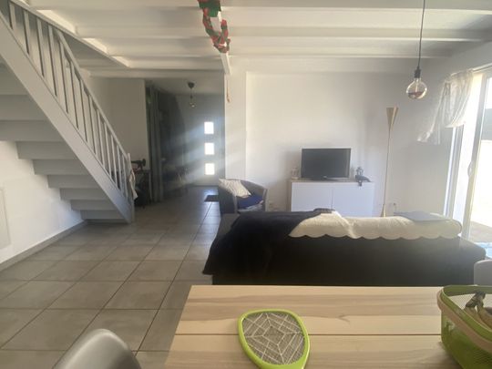 CALVISSON - Villa Mitoyenne T4 de 73m² avec terrasse et jardin - Photo 1