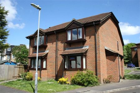 1 bedroom Flat in Newport Road, Aldershot - Photo 4