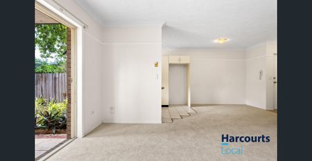 Ground Floor Unit with Private Rear Courtyard - Photo 2