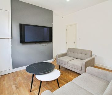 4 bedroom terraced house to rent - Photo 1