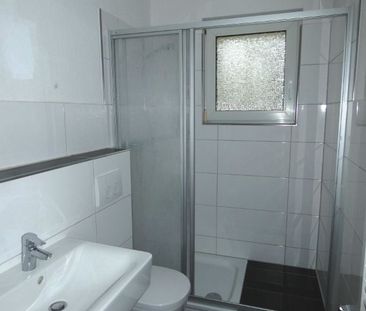 *** Modernisierte Single-Wohnung mit Dusche! *** - Foto 1