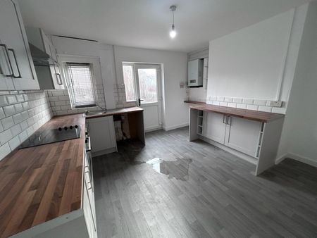 22 Eastfield Lane, Castleford, WF10 4LD - Photo 4