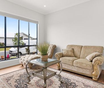 LUXURIOUS 4 BEDROOM HOME IN THE SEQUANA ESTATE! - Photo 1