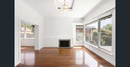 Oversized four bedroom house - Photo 2