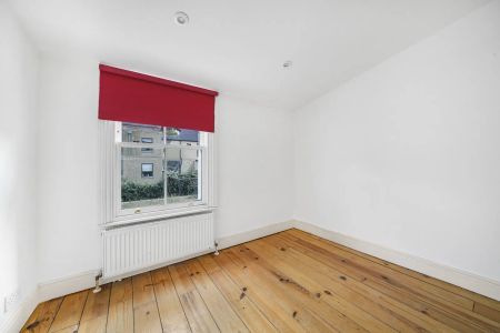 3 bedroom house in Stoke Newington - Photo 4