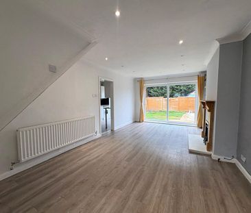 Holly Way, Blackwater, Camberley, Hampshire, GU17 - Photo 1