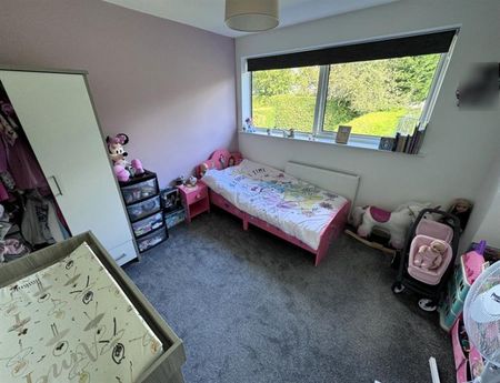 4 Bedroom Semi Detached To Let - Photo 5