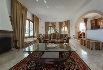 LONG TERM RENTAL. Beachfront villa for rent in Cumbre del Sol