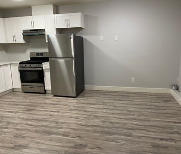 South Surrey 1 Bedroom Suite - Photo 5