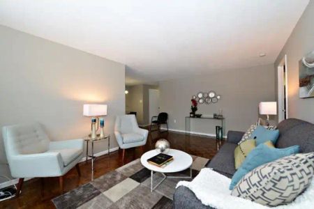 2851 & 2861 Baycrest Drive — 1 Bedroom, 1 Bathroom - Photo 5