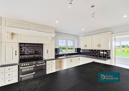 6 Tullymally Road, Portaferry, BT22 1JX - Photo 4
