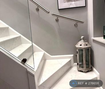 1 bedroom in a flat share to rent - Photo 3