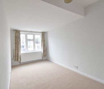 4 bedroom semi-detached house to rent - Photo 6