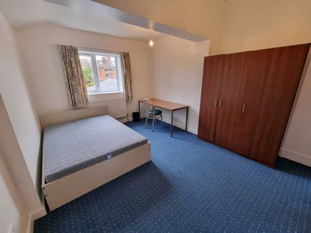 7 Bed Student Accommodation - Photo 5